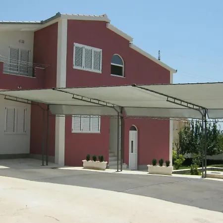 In Dalmatia Near The Sea Apartment *