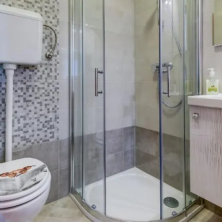 Apartment In Dalmatia Near The Sea *