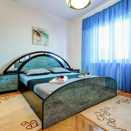 Apartment In Dalmatia Near The Sea